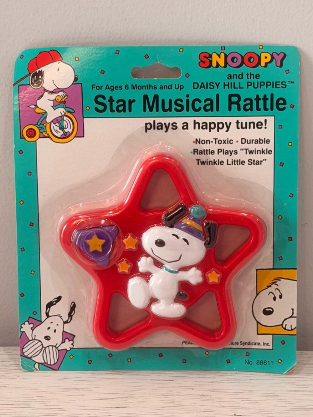 Vintage Peanuts Snoopy and the Daisy Hill Puppies Star Musical Rattle RED Danara